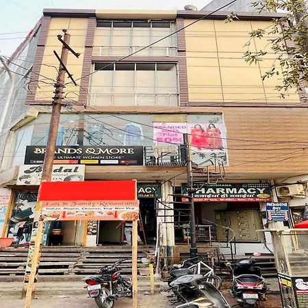 Hotel O Aaradhya Residency Noida Buitenkant foto