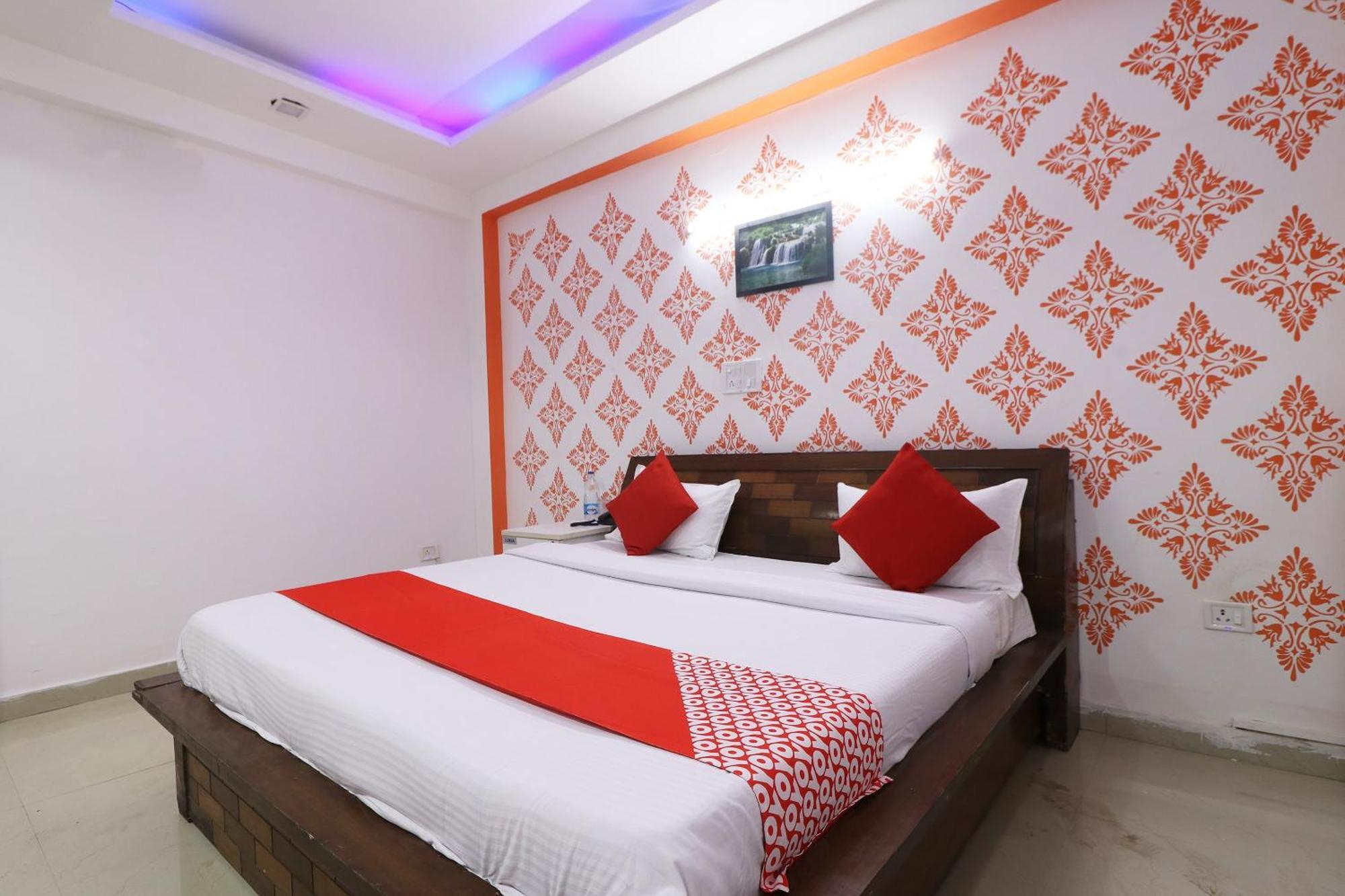 Hotel O Aaradhya Residency Noida Buitenkant foto