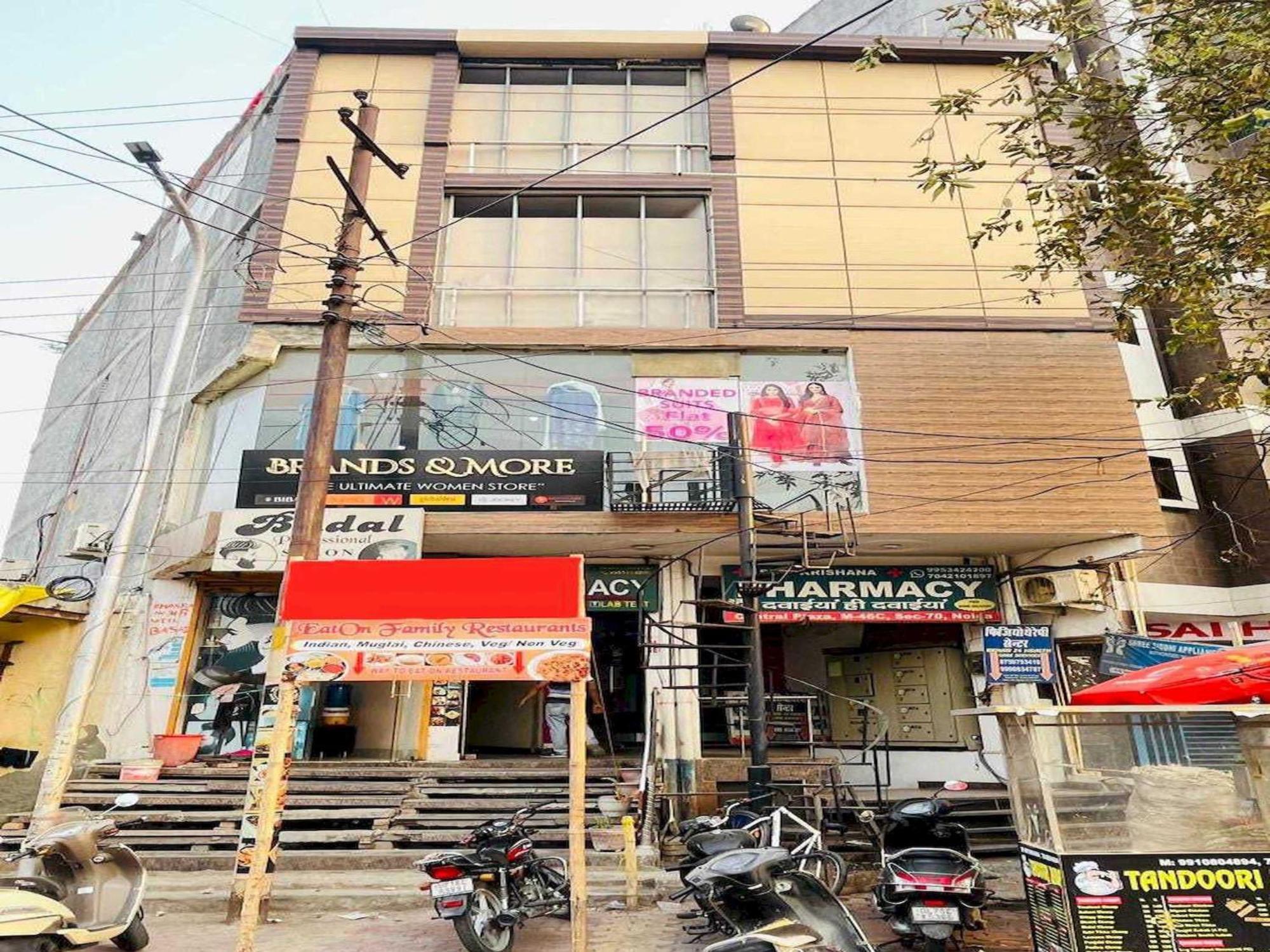 Hotel O Aaradhya Residency Noida Buitenkant foto