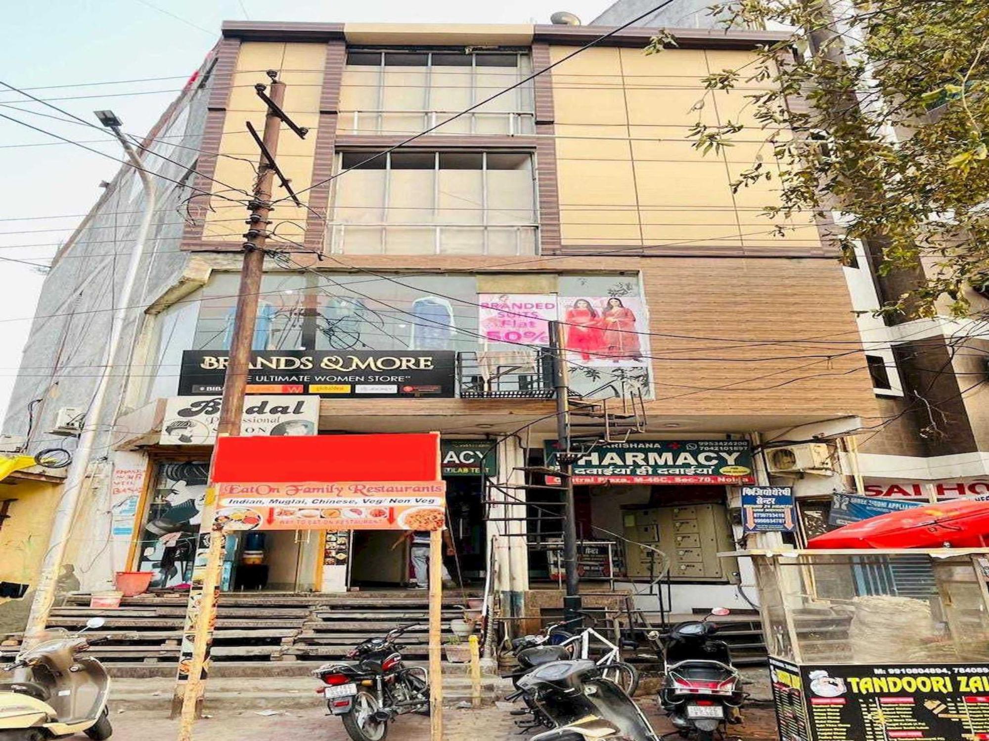 Hotel O Aaradhya Residency Noida Buitenkant foto