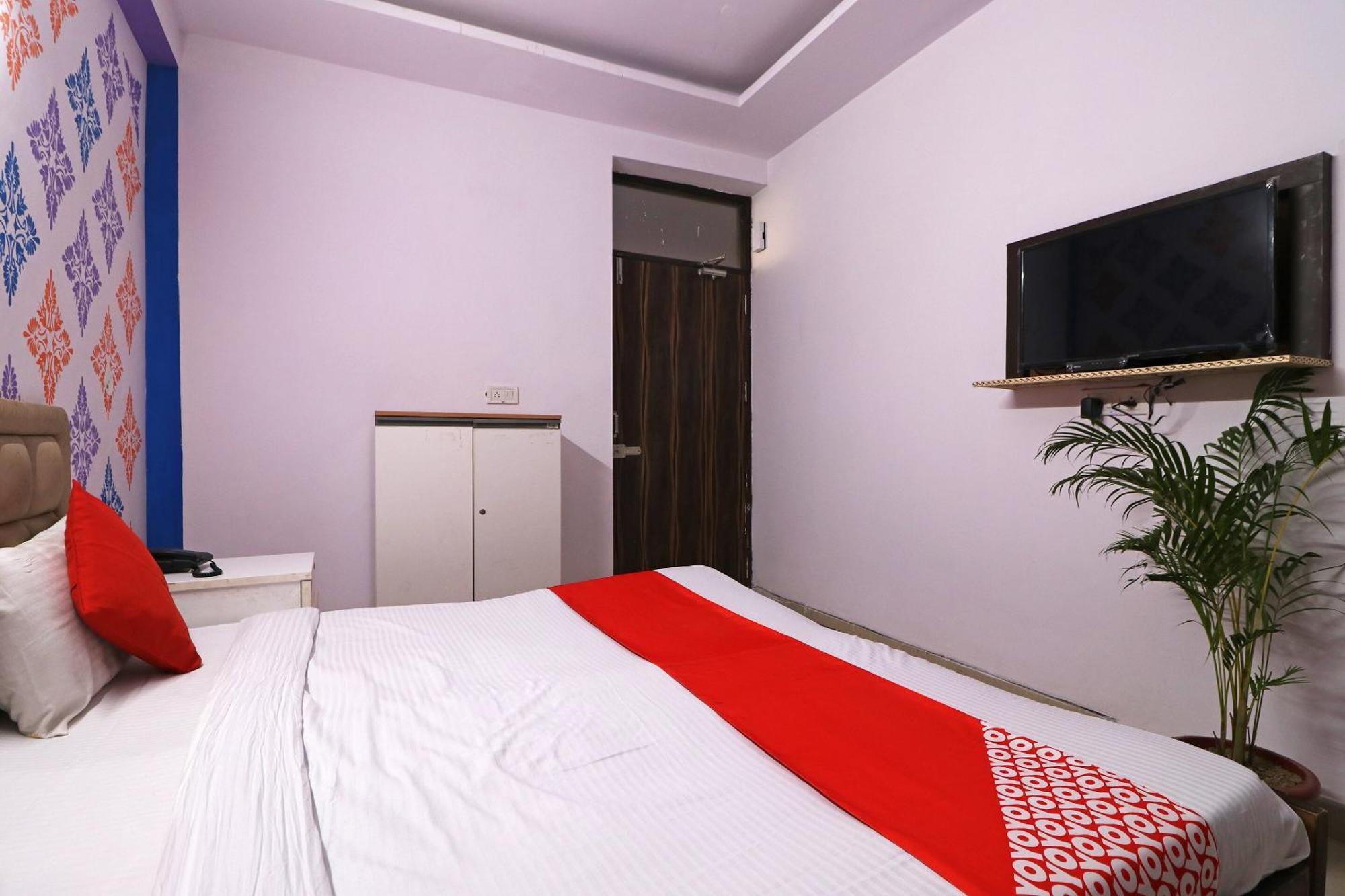Hotel O Aaradhya Residency Noida Buitenkant foto