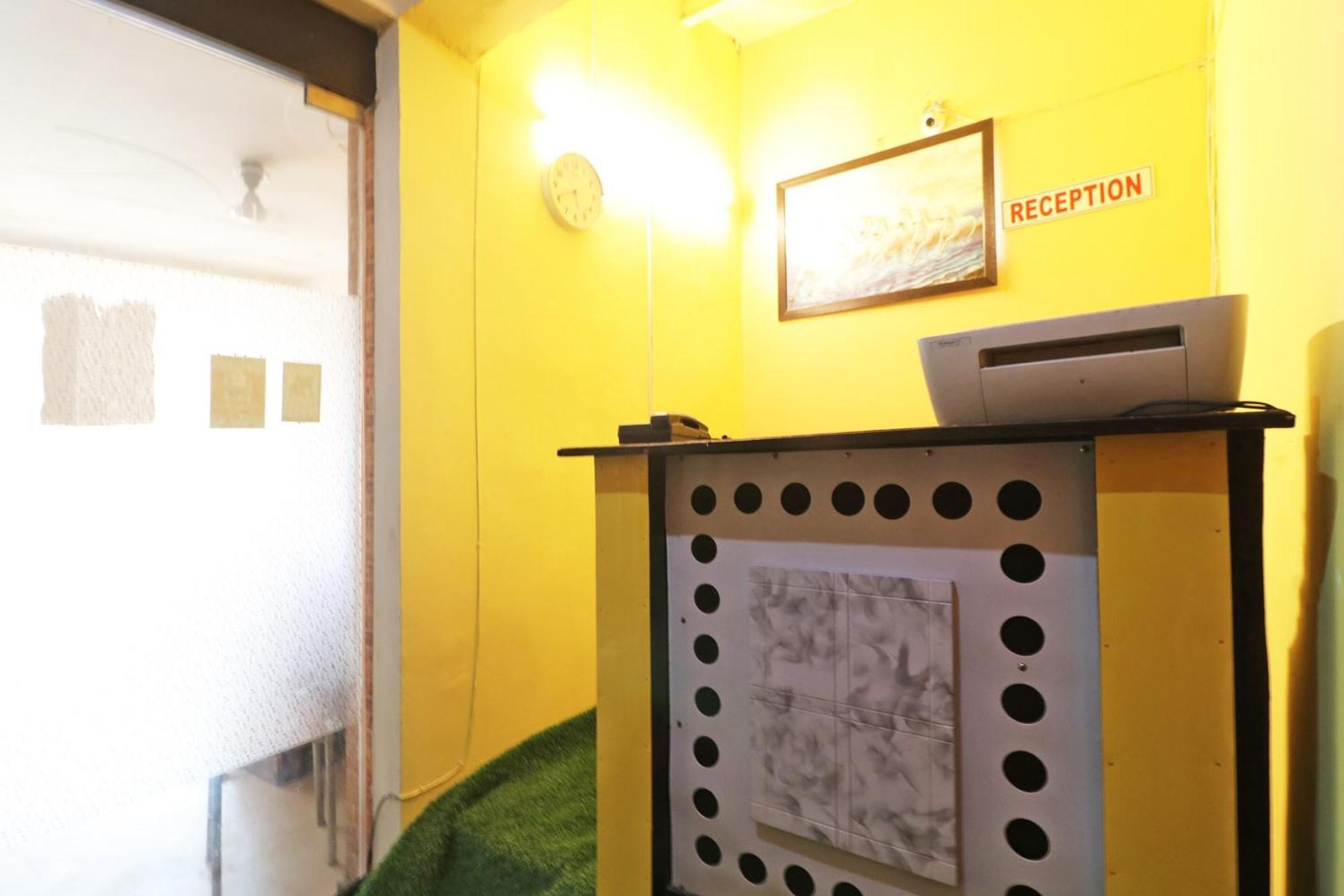 Hotel O Aaradhya Residency Noida Buitenkant foto