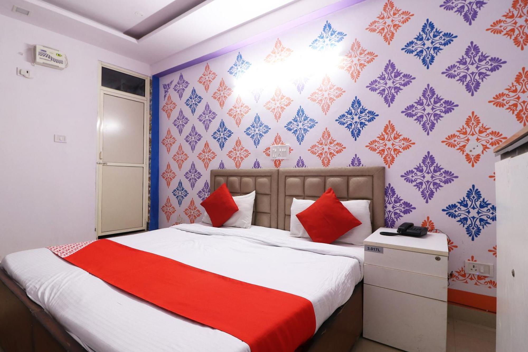 Hotel O Aaradhya Residency Noida Buitenkant foto