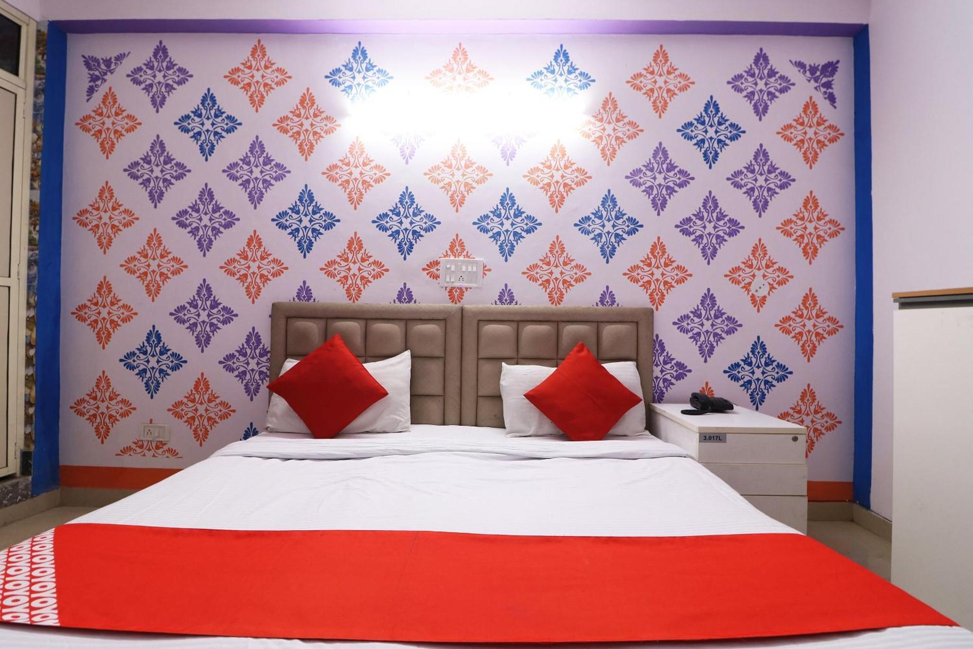 Hotel O Aaradhya Residency Noida Buitenkant foto